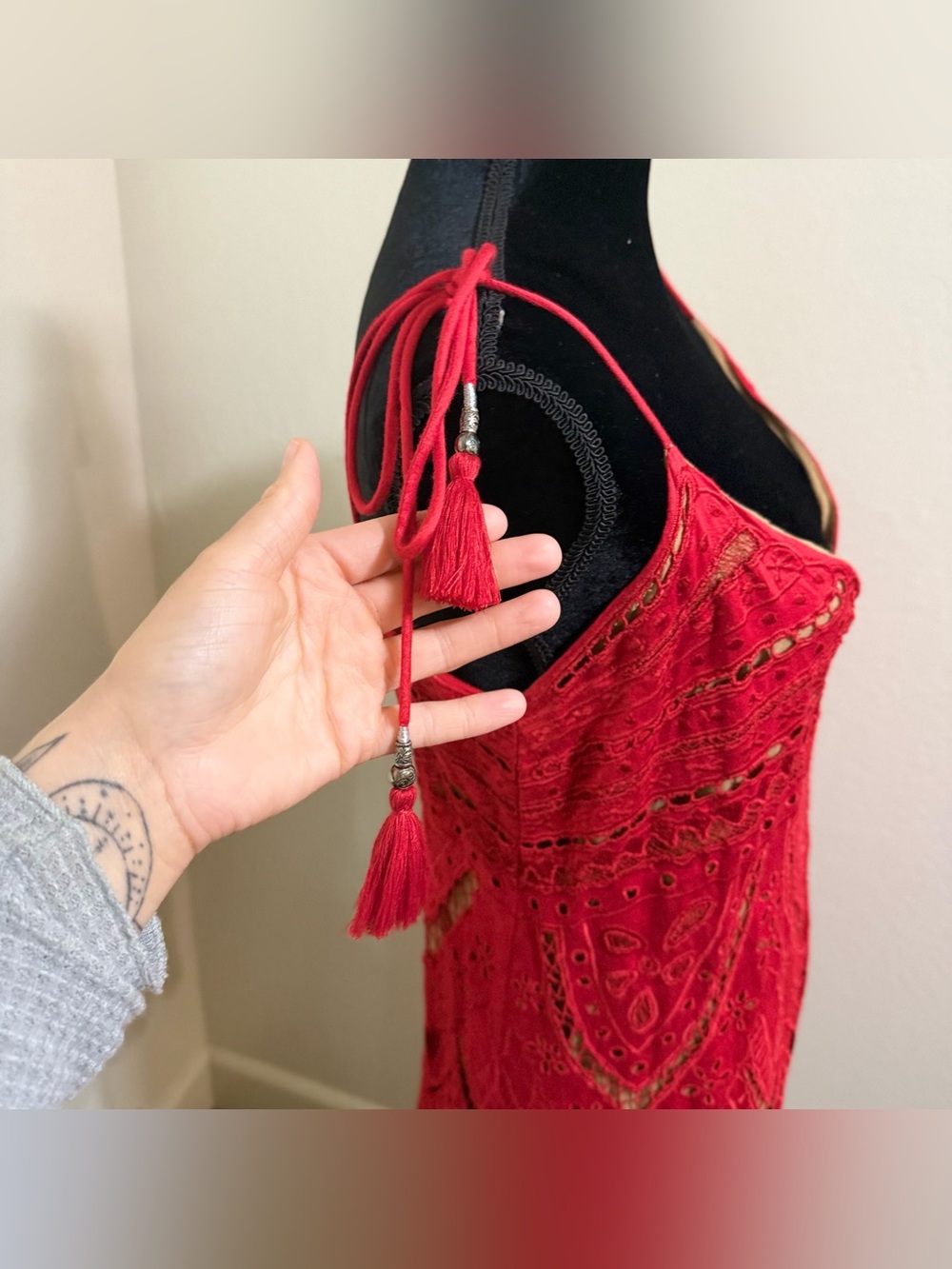 Free People PYT Mini Dress Red Lace Boho Crochet Scalloped Cutout Strappy V-Neck - Picture 12 of 15